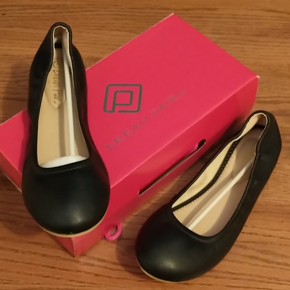 NEW black flats